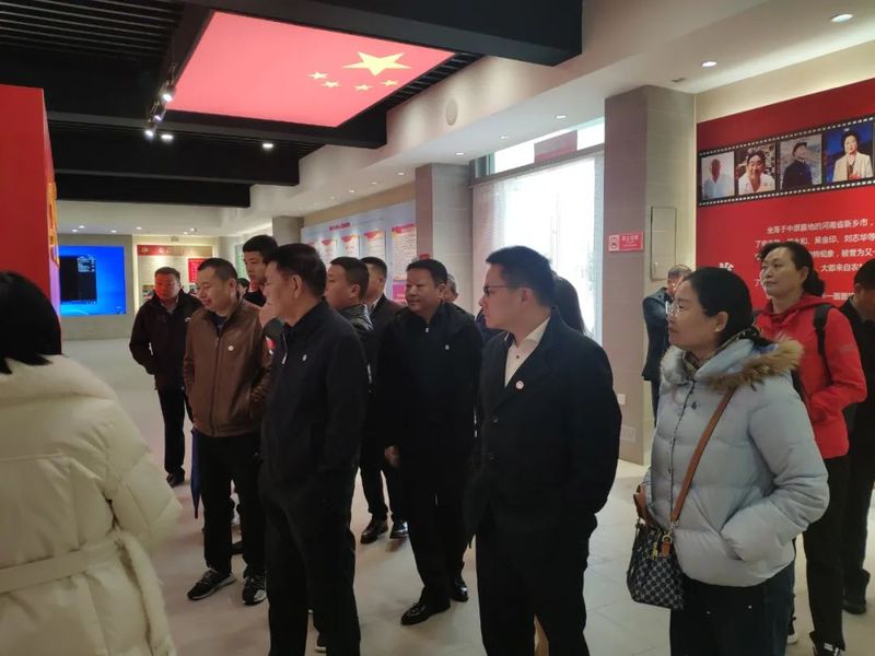 榜樣的力量?全國(guó)文明裴寨村考察學(xué)習(xí)｜學(xué)習(xí)先進(jìn)典型·汲取奮進(jìn)力量｜河南省湖北商會(huì)新鄉(xiāng)參觀學(xué)習(xí)暨第四屆二次會(huì)長(zhǎng)辦公會(huì)圓滿召開！